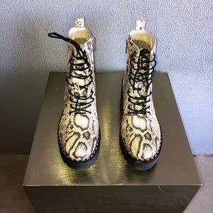 Vince Camuto women’s Boots